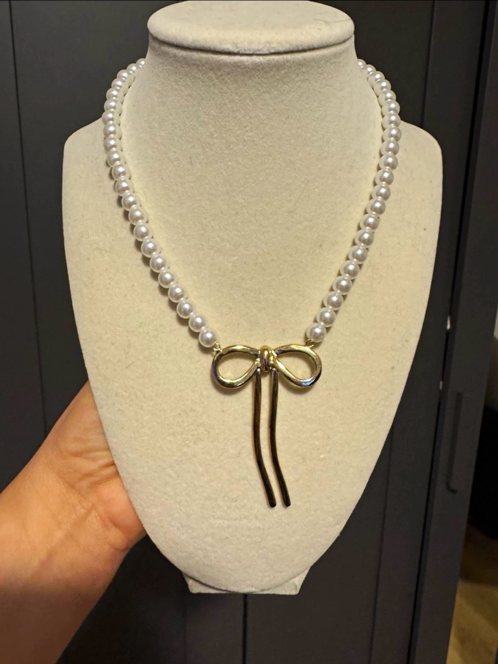 Pearl Beaded Necklace with Gold Bow Pendant - White/Gold